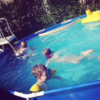 Comme un air de vacances   piscine instakids instafamilyhellip