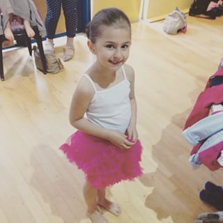 Ma petite danseuse est prête pour la grande répétition avant…